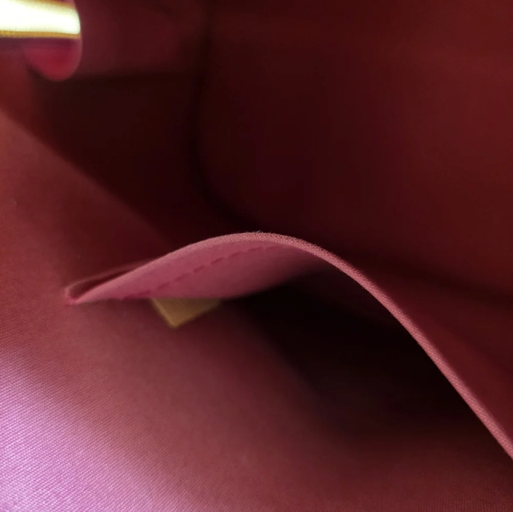 Louis Vuitton Vernis MM Alma. Red. Great Condition. - Picture 10 of 10
